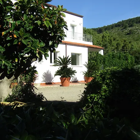 Arenosu Comfort Country 4* Fertilia